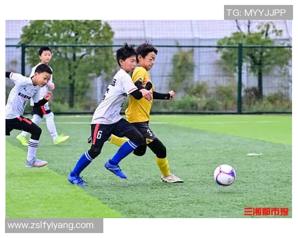 新安明珠足球俱乐部携手社区共建足球文化助力青少年成长与发展